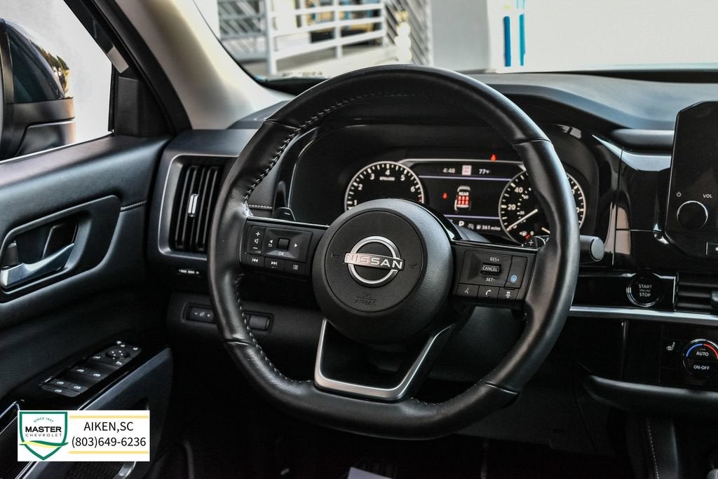 2025 Nissan Pathfinder SL
