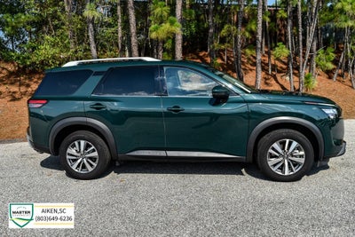 2025 Nissan Pathfinder SL