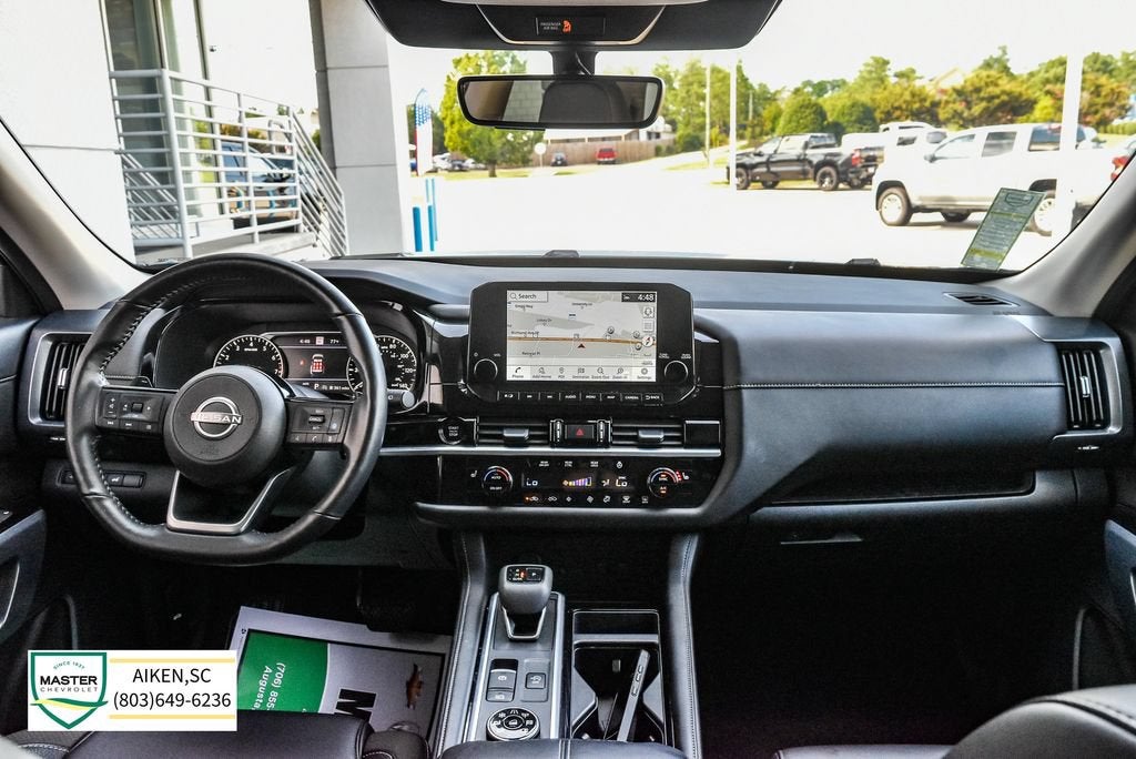 2025 Nissan Pathfinder SL