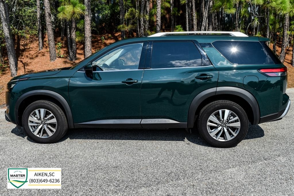 2025 Nissan Pathfinder SL